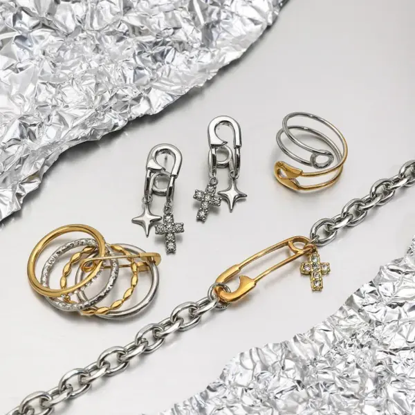 Wholesale 304 Stainless Steel Paper Clip Heart Shape PVD Coated Real Gold Plated Casual Sexy Romantic Waterproof Non Tarnish Plating Cuban Link Chain Curb Chain Cable Chain Tennis Chain Rings Bracelets Earrings