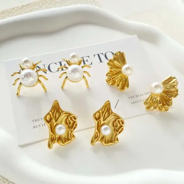 Wholesale Spider Earrings Light Luxury High-end Sense Plated 18k Gold Pearl Imitation Earrings