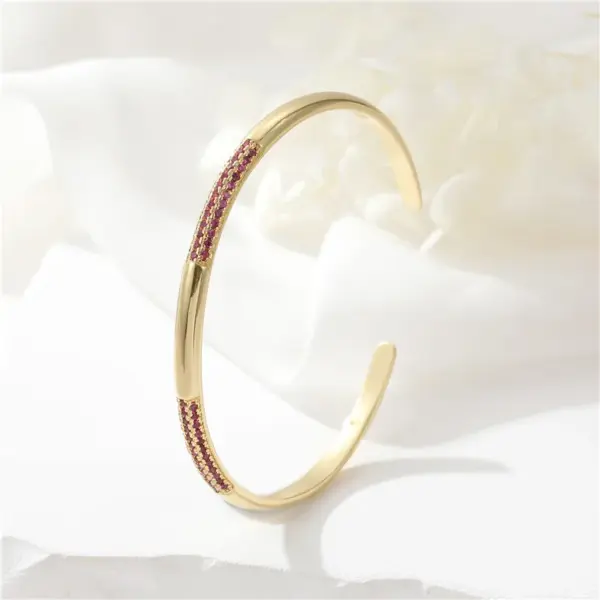 Wholesale Round Inlay Copper Cuff Bracelet For Women With Electroplated Gold Plating And Rhinestone Details