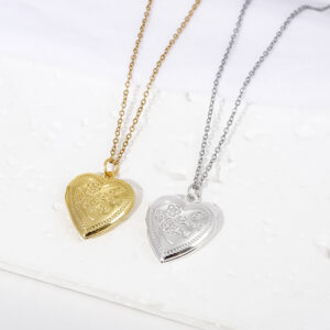 Wholesale style plated fashionable creative rose Valentine's Day heart photo box pendant necklace