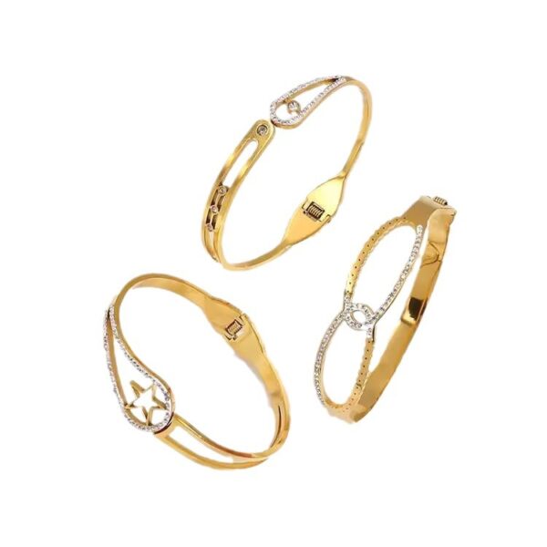 oly-3915b9b6dd65c7bdc5e2635d55606239 Wholesale Women's titanium steel star bracelet, colorfast and durable.