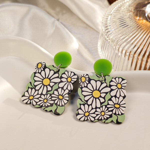 Wholesale Retro Flower Earrings Spring Creative Square Wave Sunflower Daisy Acrylic Earrings for Women