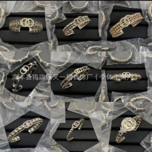Wholesale Xiangjia New Double C Letter Diamond Piercing Leather Small Chanel Style Bracelet Retro Fashion All-match High-end Chanel Grandma Bracelet