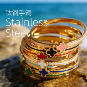 Wholesale Stainless steel electroplated gold stainless steel bracelet, colorfast jewelry, four-leaf clover epoxy resin titanium steel bracelet