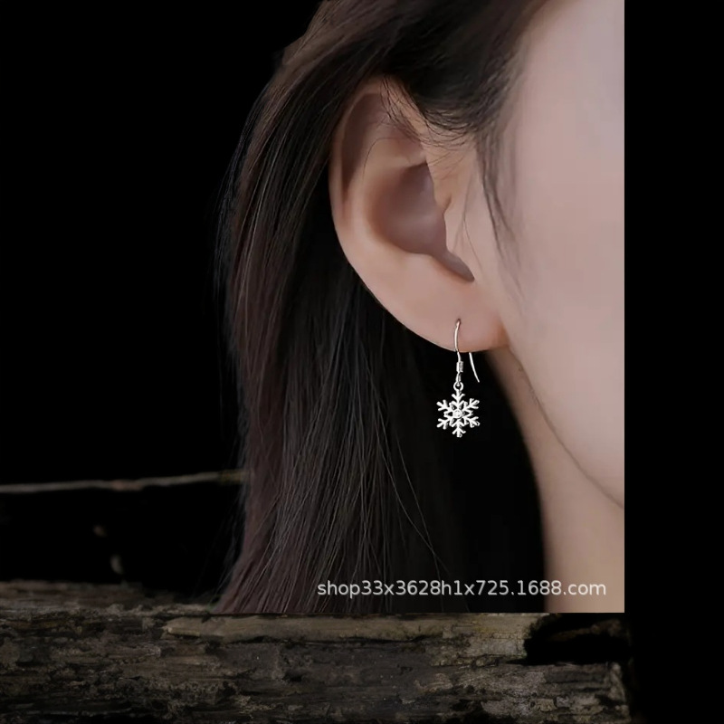 Wholesale Autumn and Winter Hollow Snowflake Alloy Drape Earrings Simple Flower Earrings Christmas Girl Heart Earrings Fresh Earrings