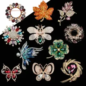 Wholesale New Fashionable Colorful Women's Brooch Pin Stylish Retro Accessory For Western Suit Anti-Light Zinc Alloy Jewelry