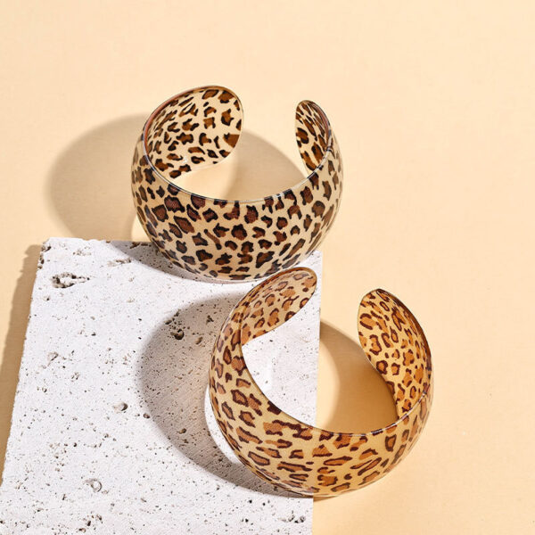 oly-3a17db38f205faa03852a9ea0527d26d Wholesale Fashionable Leopard Print Open Wide Version C-Shaped Acetate Bracelet Export Exaggerated Geometric Pattern Bracelet
