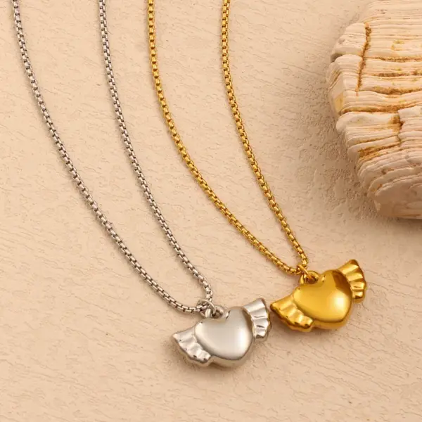 Wholesale PVD Coated 18K Gold Real Gold Plated Heart Shape 304 Stainless Steel Elegant Classical Pastoral Waterproof Non Tarnish 304 Stainless Steel Lobster Trigger Clasp Closure Pendant Necklace