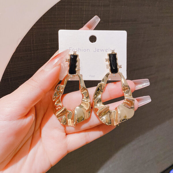 oly-3a36cace600d1c12c065e5edd07d7659 Wholesale French Diamond Irregular Metal Pleated Earrings Exaggerated Design Geometric Earrings Fashion Elegant Earrings