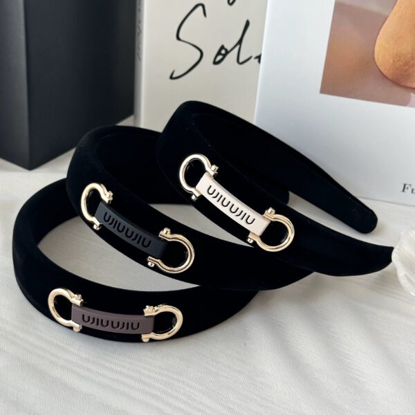 Wholesale fashion high-grade velvet headband niche design metal letter horseshoe buckle headband hairpin for women