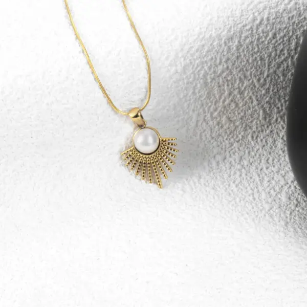 Wholesale Real Gold Plated Solid Color 304 Stainless Steel Cute Romantic Waterproof Non Tarnish 304 Stainless Steel Lobster Trigger Clasp Closure Pendant Necklace