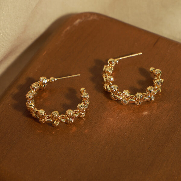 oly-3c07b86ac040127a8c60557e222df8f7 Wholesale selling niche personalized jewelry round bead woven stitching design copper material C-type earrings