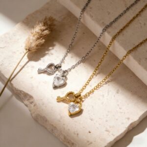 Wholesale Titanium steel vintage distressed heart key necklace clavicle chain