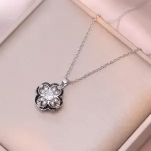 X3189 Steel Rotating Flower Necklace