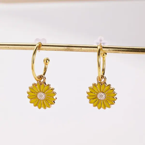Wholesale Fashionable Plated Flower Earrings Color Preservation Drop Oil Polished Copper Casual Modern Minimalist Style