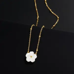 X0368-White Shell Flower Necklace - Gold