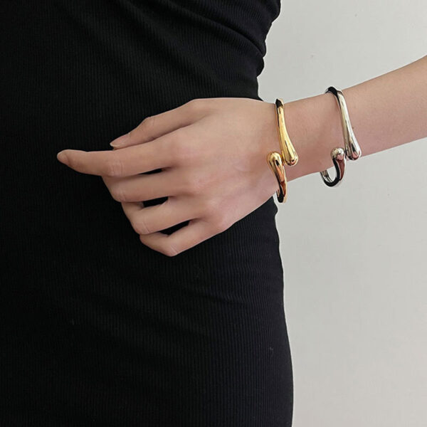oly-3d632e73df6b8aea447f1bac3d3b15a0 Wholesale metal style geometric smooth cross retro ins bracelet women's light luxury niche high-end exquisite bracelet