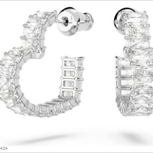 Heart-shaped white diamond step-cut square diamond earrings