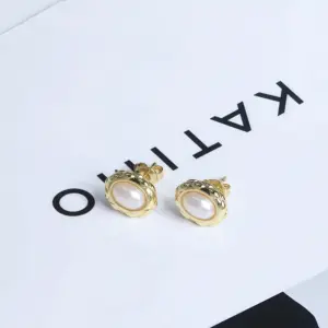 Wholesale European And American Cross-Border Niche High-End Oval Pearl Earrings For Women, Elegant Fashionable Simple Versatile Vacuum Electroplated 18K Gold Copper Earrings