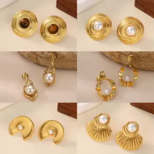 Wholesale Round Waterproof Non Tarnish Stud Earrings For Women In Copper With 18K Real Gold Plated PVD Coating And Artificial Pearl Inlay