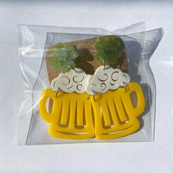 oly-3e7ec3522f27a64e11e833f057b5e008 Wholesale Cross Border American Irish Festival Clover St. Patrick Green Yellow Beer Mug Earrings