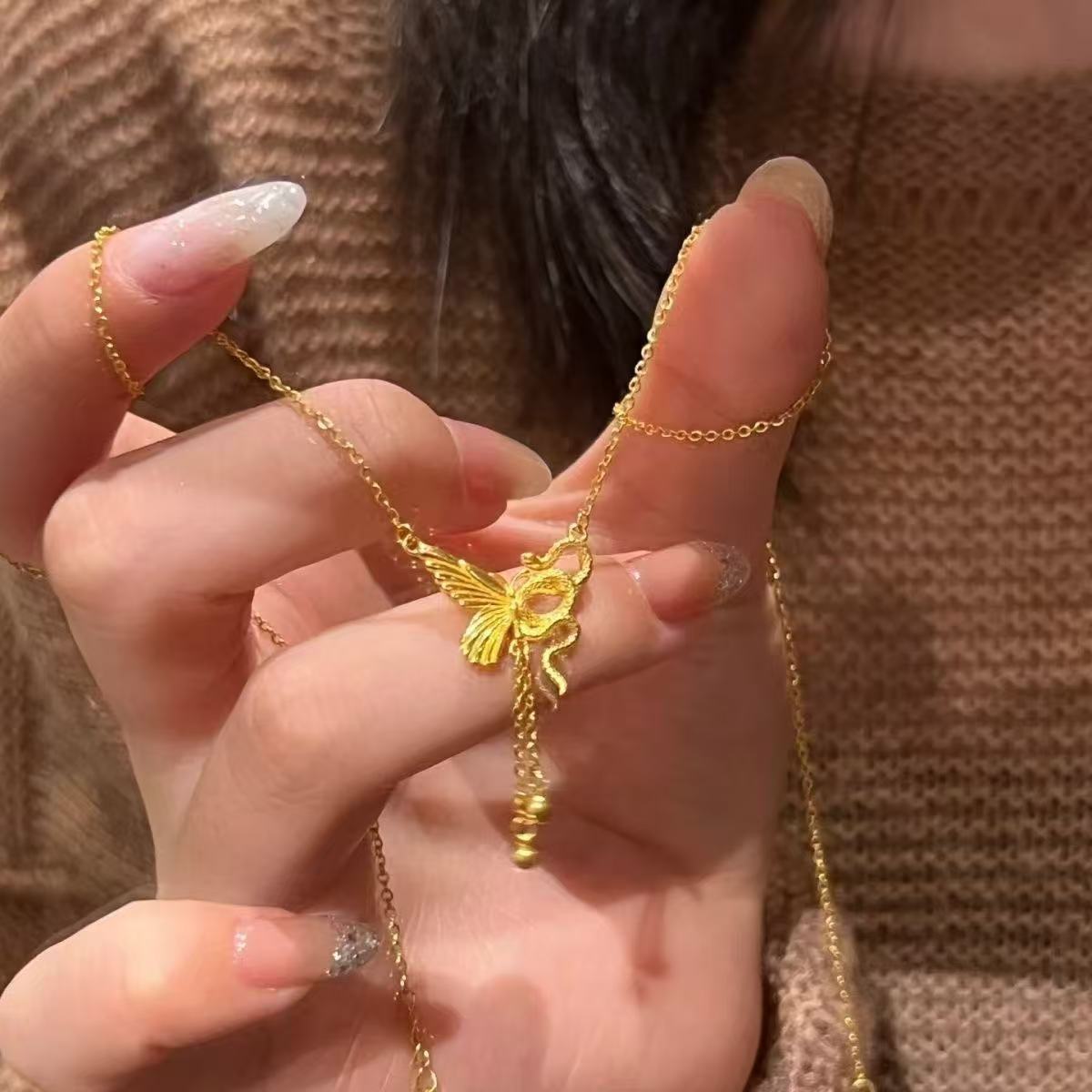 Wholesale Snake and Butterfly Tassel Necklace This Year of the Snake Transporter New Chinese Pendant Fashionable Simple Elegant Clavicle Chain Gift