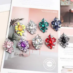 Wholesale Asymmetrical Irregular Stud Earrings For Women With May Birthstone Emerald In Golden Plated Zinc Alloy And Acrylic Inlay