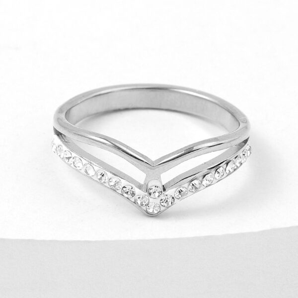 Wholesale Korean version of stainless steel jewelry irregular gold crown inlaid clay diamond titanium steel ring