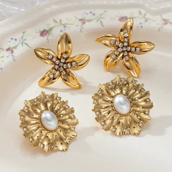 Wholesale Taina 304 Stainless Steel Earrings Light Luxury Niche Flower Pearl Zircon Inlaid Vacuum Electroplated 18K Real Gold Non-Fading Hot-Selling Item