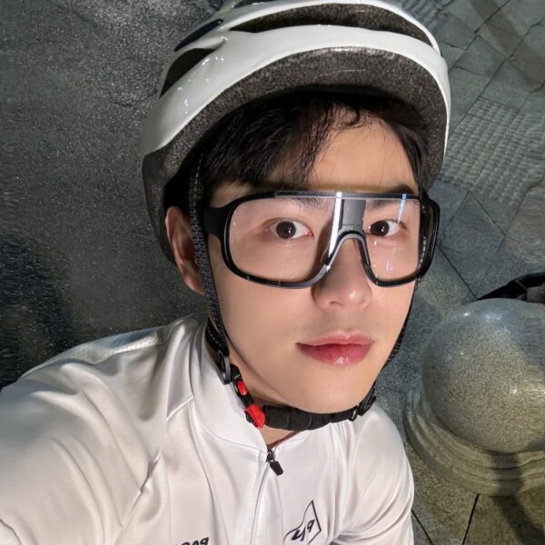 Wholesale Road Bike Riding White Mercury Sunglasses Fashion Mountaineering Running Conjoined Sunglasses UV Protection for Men and Women