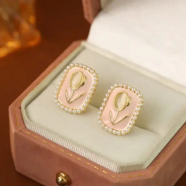 Wholesale S925 Silver Needle Creative Design Astral Pearl Earrings Women Versatile High-End Sensation New Style Fashion Jewelry