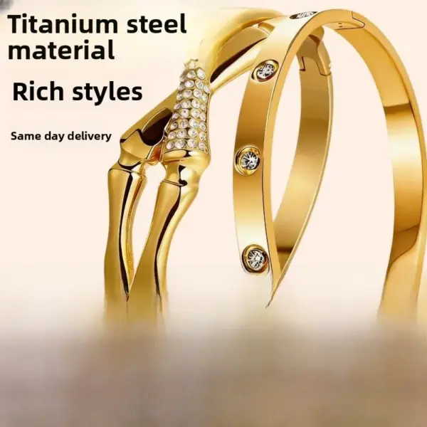 Wholesale Heart Shape Waterproof Non Tarnish Gold Bangle For Women In Simple Style, 304 Stainless Steel With Rhinestones Inlay