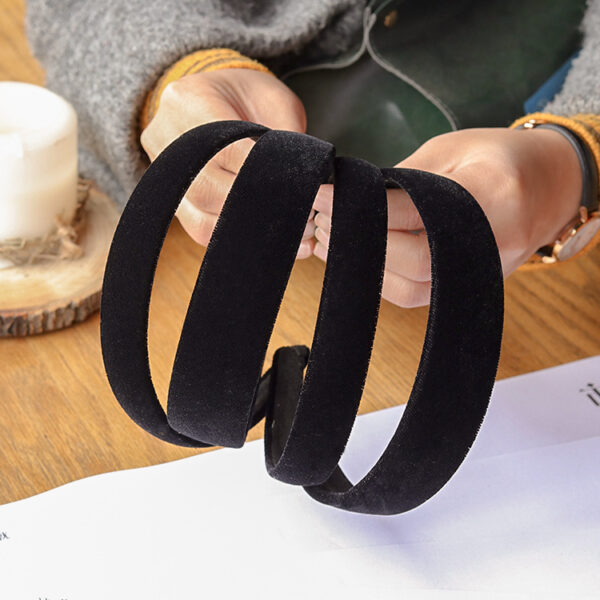 Wholesale Korean-style hair accessories: Wide, fully fabric-wrapped headband in gold velvet corduroy—a versatile, stylish choice.