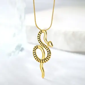 Wholesale Vacuum Plating Real Gold Plated Snake 304 Stainless Steel Elegant Simple Style Waterproof Non Tarnish Pendant Necklace