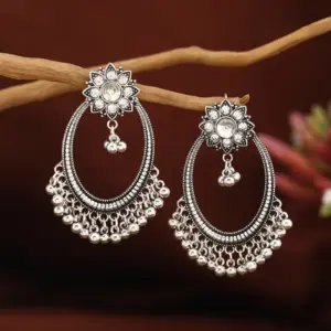Oval Antique Silver / White