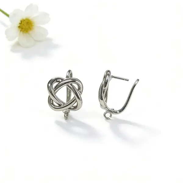 Wholesale Geometric Smooth Stud Earrings For Women In Copper With Golden Plated Water Plating And 0.03µm-0.05µm Thickness
