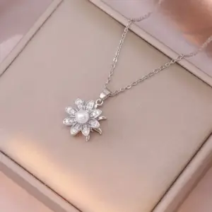 X0613 Steel Flower Rotating Necklace