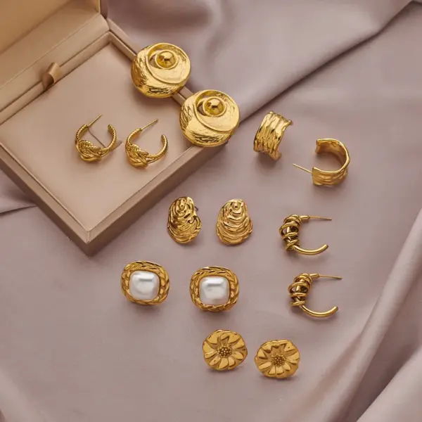Wholesale PVD Coated 18K Gold Plated C Shape 304 Stainless Steel Classic Style Roman Style British Style Waterproof Non Tarnish Ear Studs