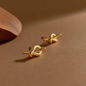 E0194-Knotted-Earrings- Gold