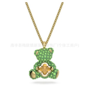 Lively green sitting bear necklace