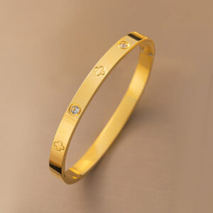 Finely carved 6mm [one diamond and one flower] zircon 18 # Gold inner diameter 50x60mm