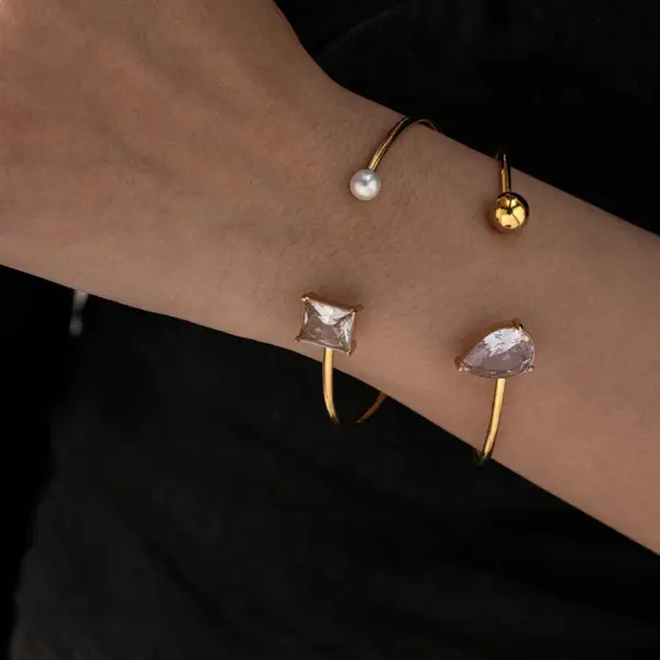 Wholesale Asymmetrical Round Bangle For Women In 304 Stainless Steel With 18K Gold Plated And PVD Coated Finish, Artificial Pearl Inlay
