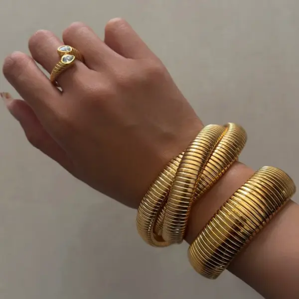 Wholesale Basic Simple Style Solid Color 304 Stainless Steel 18K Gold Plated Bangle In Bulk