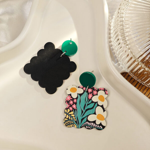 Wholesale Retro Flower Earrings Spring Creative Square Wave Sunflower Daisy Acrylic Earrings for Women