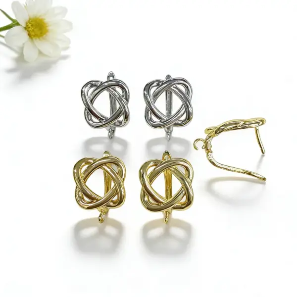 Wholesale Geometric Smooth Stud Earrings For Women In Copper With Golden Plated Water Plating And 0.03µm-0.05µm Thickness