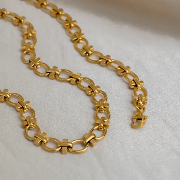 Wholesale Oval Hypoallergenic Necklace For Women With 18K Real Gold Plated 304 Stainless Steel And PVD Coated Cuban Link Chain