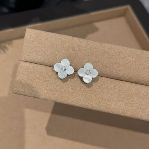 E389 white gold four-leaf flower earrings