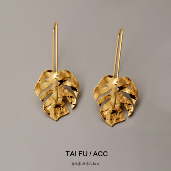 Wholesale Elegant cold style earrings ins Internet celebrity fashion design long leaf earrings French style retro earrings