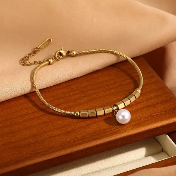 Wholesale Three-dimensional Geometric Bracelets For Women In 304 Stainless Steel With 18K Real Gold Plated PVD Coated Twisted Rope Chain