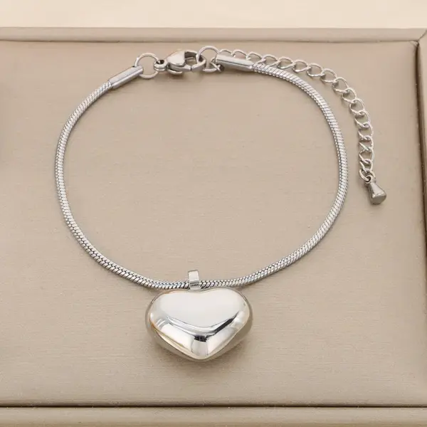 Wholesale Ion Plating (IP) 18K Gold Plated Heart Shape 304 Stainless Steel Casual Simple Style Streetwear Waterproof Non Tarnish 304 Stainless Steel Bracelets